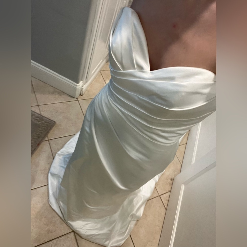 Rebecca Ingram white wedding dress (sweetheart neckline + strapless, size 6/8).